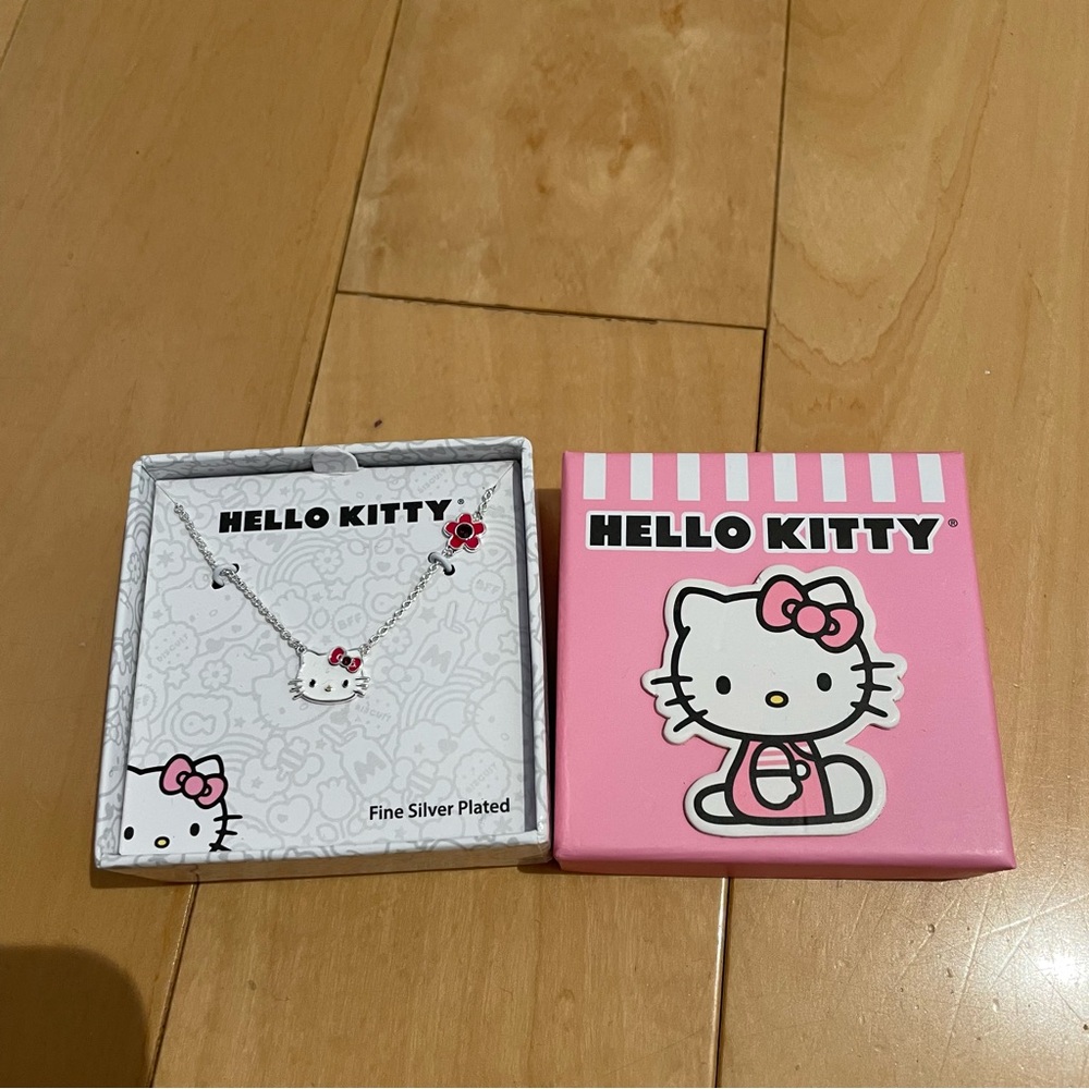 NIB hello kitty with pink flower necklace